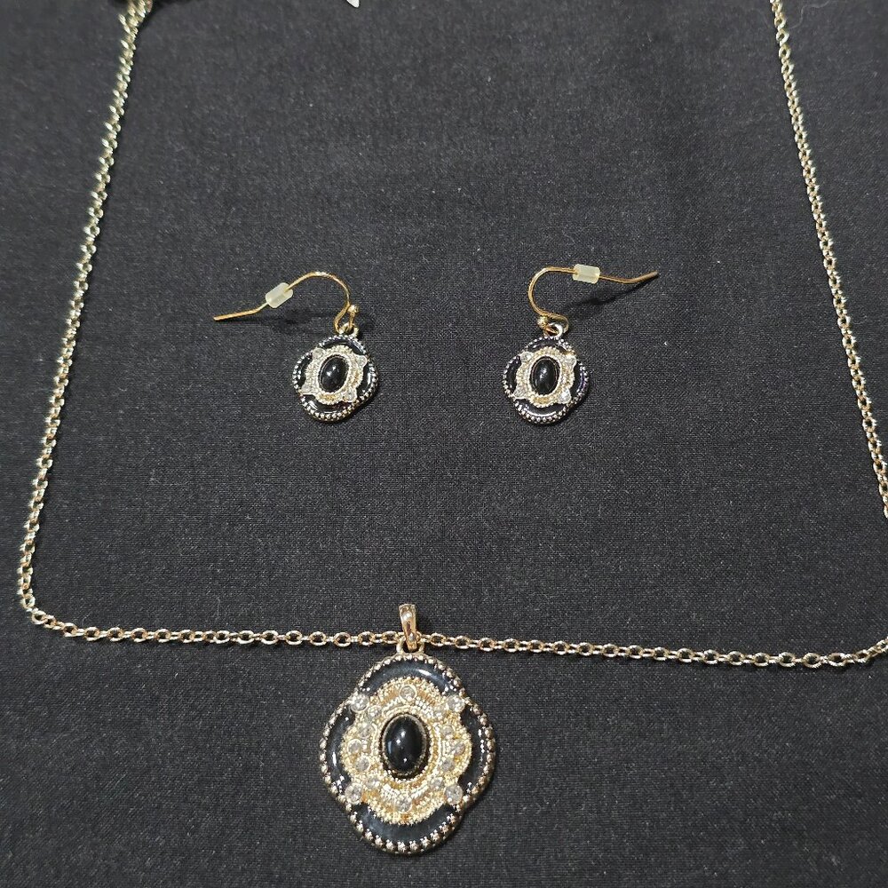 AVON Necklace and Earrings Set